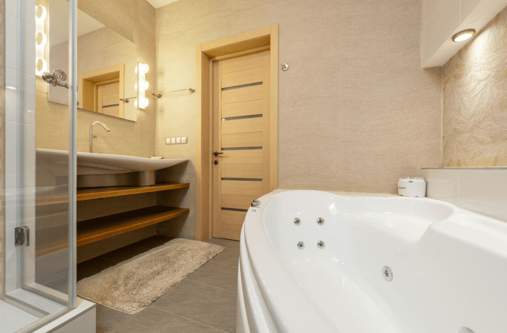 How to Modernize Your Outdated Bath With New Tub Options